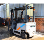 Xe nâng điện Unicarries 2.5 tấn nhập bãi