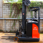 Xe nâng điện Linde ngồi lái 1,6 tấn