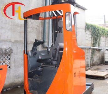 Xe nâng điện đứng lái BT