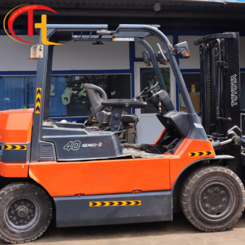 XE NÂNG ĐIỆN TOYOTA 4 TẤN