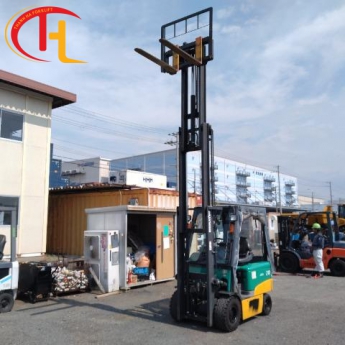 Xe nâng điện Komatsu 2 tấn năm 2013