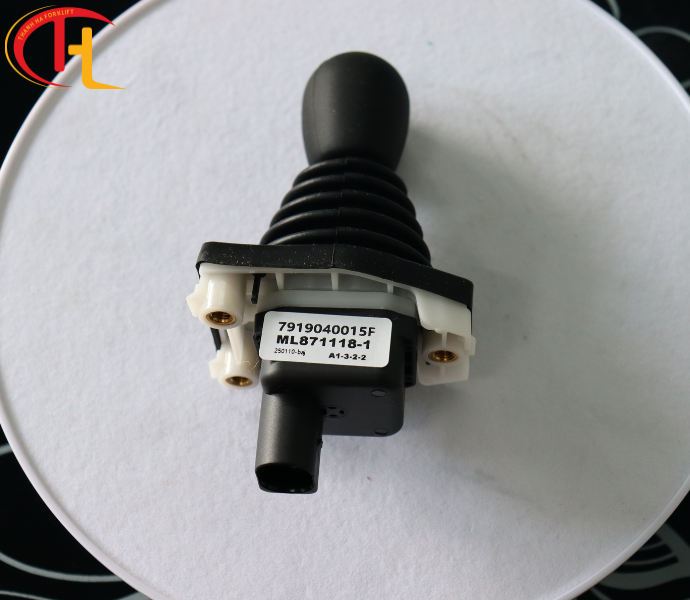 Cần ben điều khiển nâng hạ xe nâng