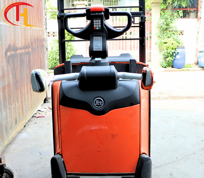 Xe nâng tầm thấp BT 2 tấn 