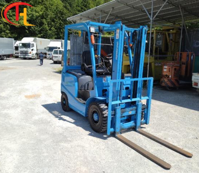 XE NÂNG DẦU 1,5 TẤN UNICARRIERS MỚI 98%