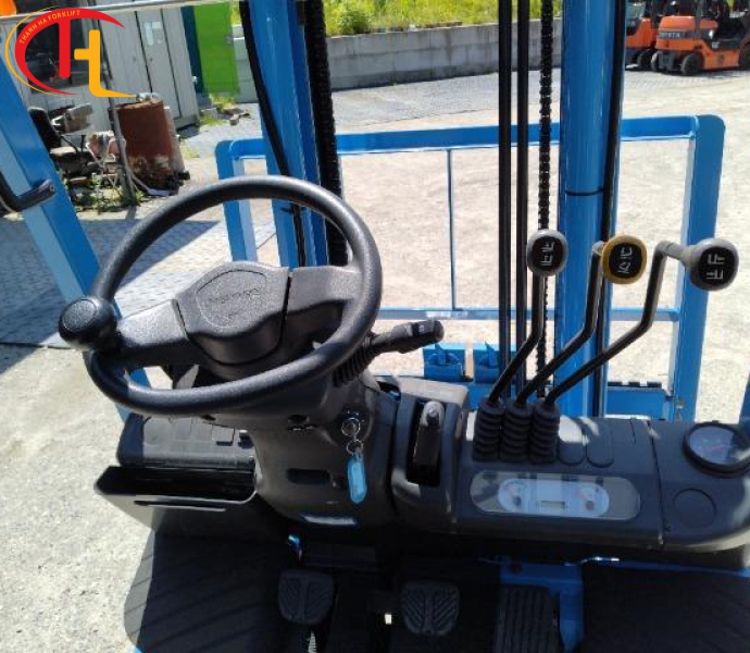 XE NÂNG DẦU 1,5 TẤN UNICARRIERS MỚI 98%
