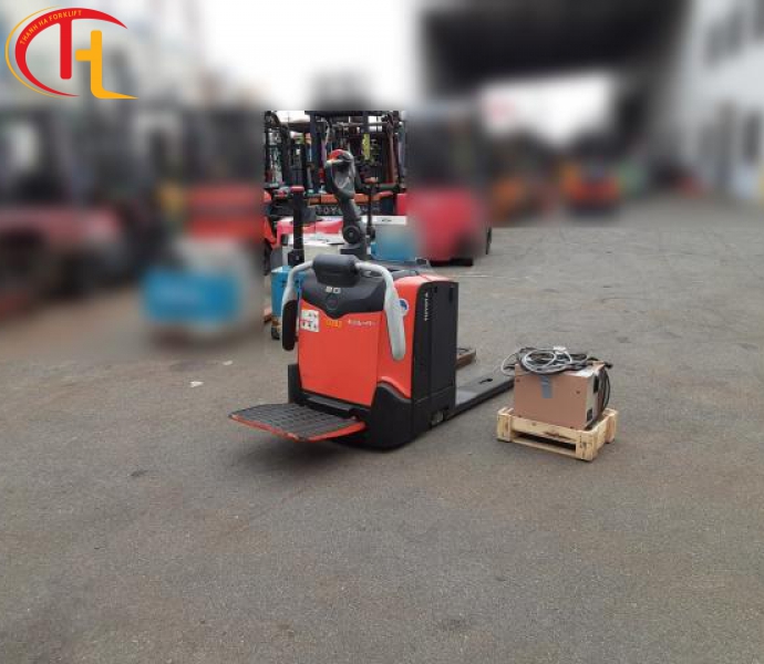 XE NÂNG ĐIỆN THẤP ĐỨNG LÁI 2 TẤN