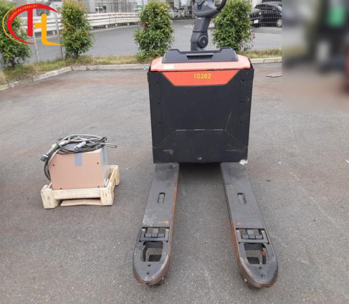 XE NÂNG ĐIỆN THẤP ĐỨNG LÁI 2 TẤN