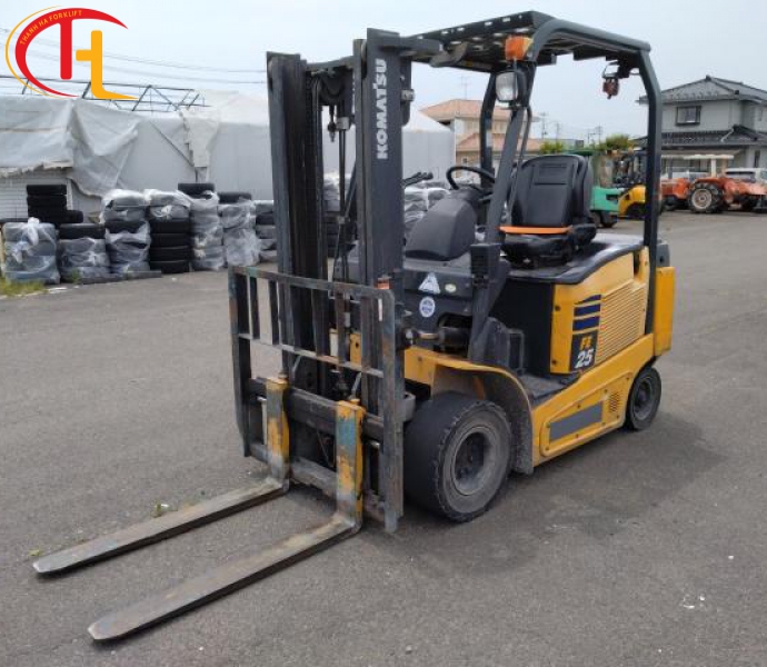 XE NÂNG ĐIỆN KOMATSU FE 2,5 TẤN NGỒI LÁI