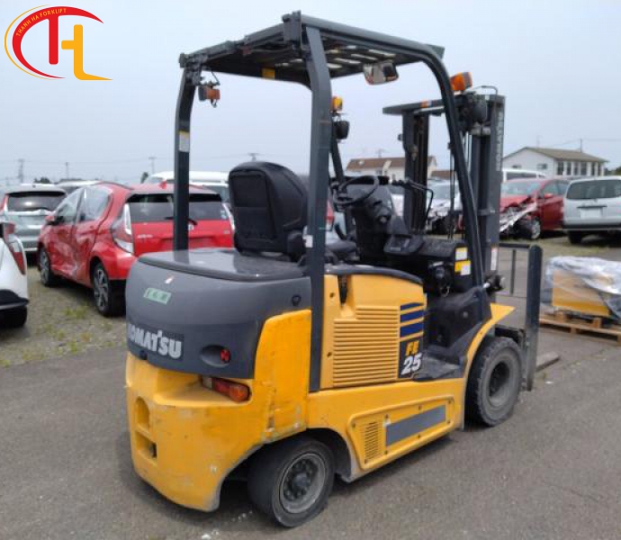 XE NÂNG ĐIỆN KOMATSU FE 2,5 TẤN NGỒI LÁI