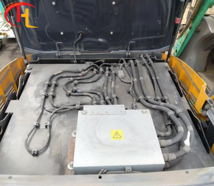 XE NÂNG ĐIỆN KOMATSU FE 2,5 TẤN NGỒI LÁI
