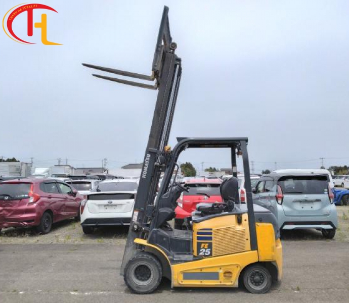 XE NÂNG ĐIỆN KOMATSU FE 2,5 TẤN NGỒI LÁI