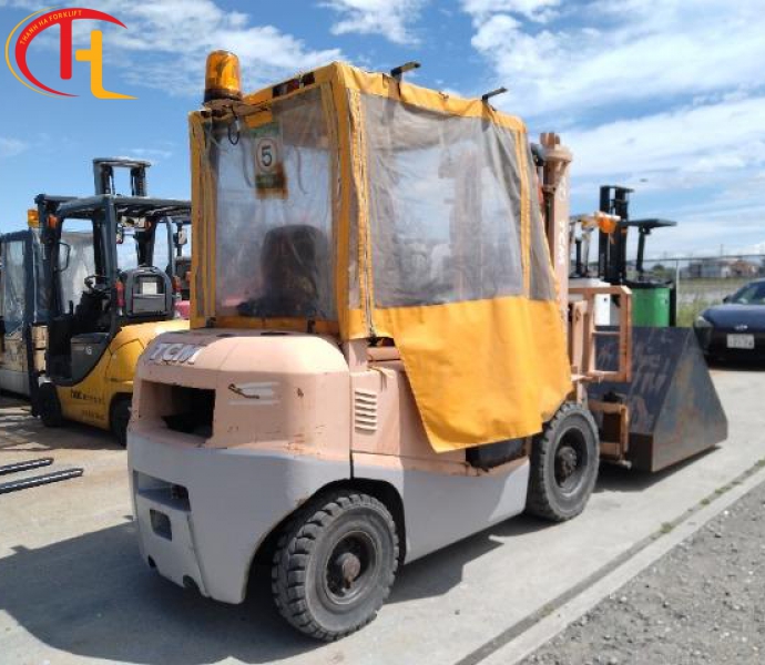 XE NÂNG DẦU TCM 2 TẤN GẮN XÚC LẬT