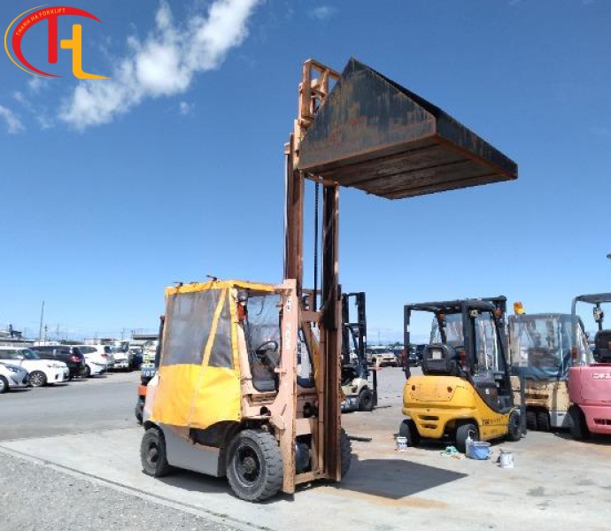 XE NÂNG DẦU TCM 2 TẤN GẮN XÚC LẬT