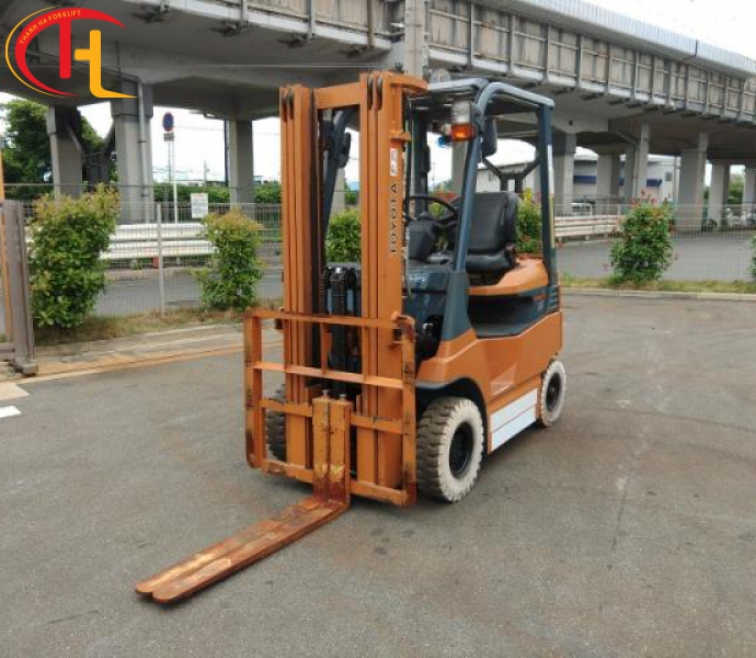 XE NÂNG ĐIỆN TOYOTA 1,5 TẤN NGỒI LÁI NHẬP BÃI