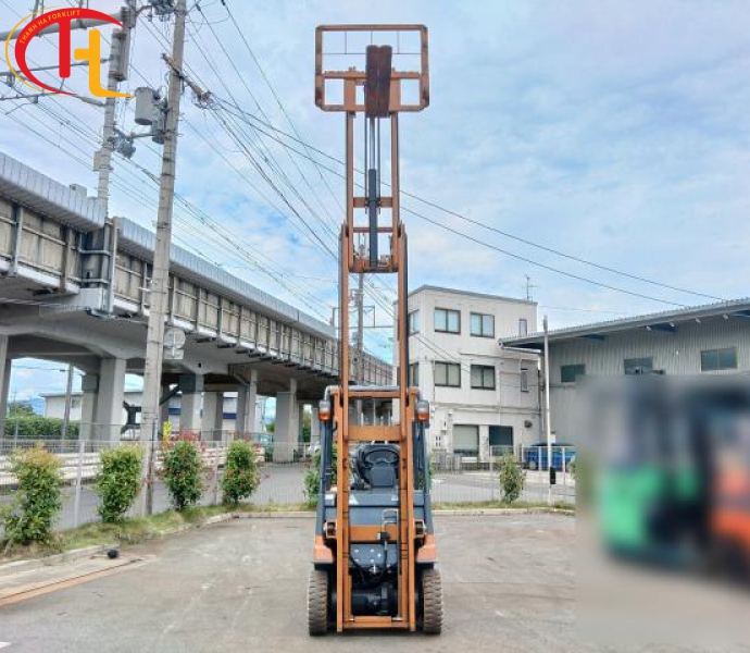 XE NÂNG ĐIỆN TOYOTA 1,5 TẤN NGỒI LÁI NHẬP BÃI