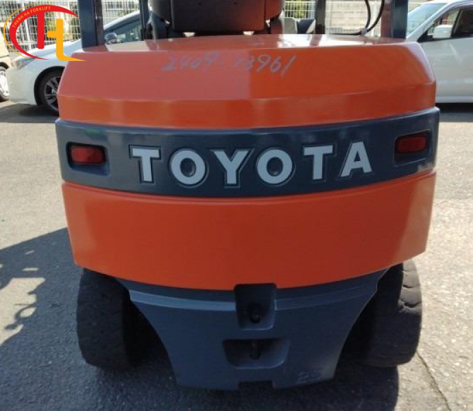 XE NÂNG ĐIỆN TOYOTA 2.5 TẤN NGỒI LÁI - 8FBB25