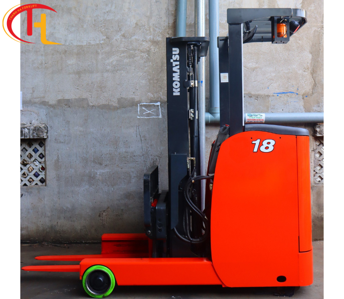 XE NÂNG ĐIỆN ĐỨNG LÁI 1,8 TẤN KOMATSU
