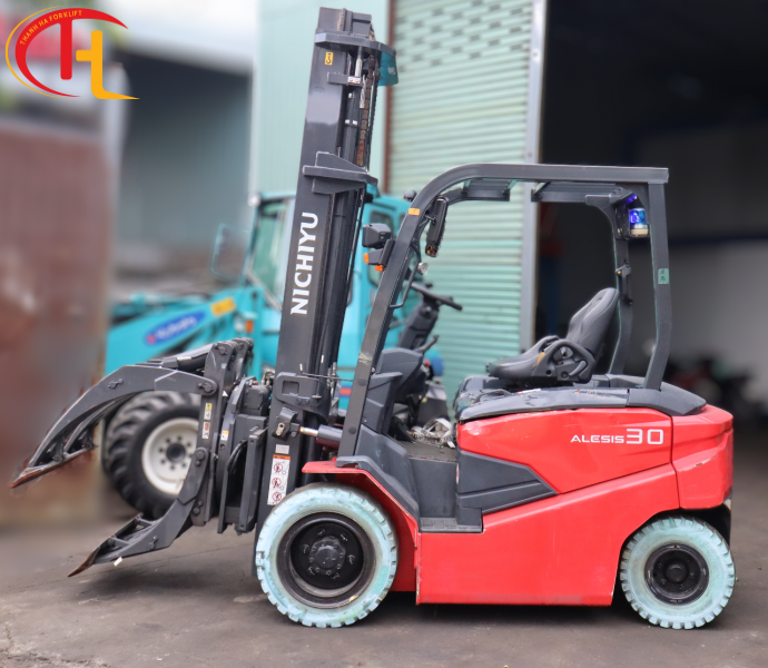 Xe nâng điện Nichiyu 3 tấn kẹp cuộn, nâng cao 4.5m, đời 2022