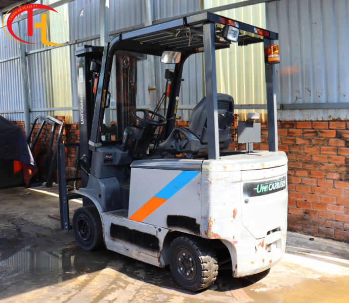 Xe nâng điện Unicarries 2.5 tấn nhập bãi