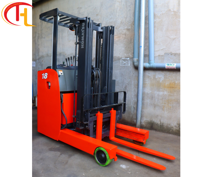 XE NÂNG ĐIỆN ĐỨNG LÁI 1,8 TẤN KOMATSU