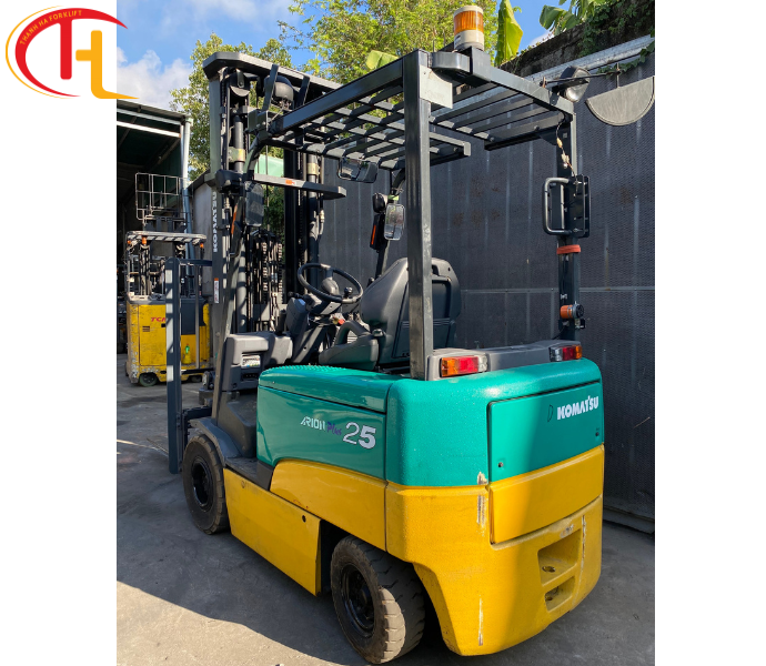 XE NÂNG ĐIỆN NGỒI LÁI KOMATSU 2,5 TẤN KHUNG 6M