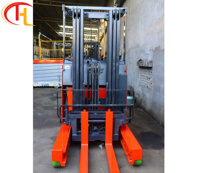 XE NÂNG ĐIỆN ĐỨNG LÁI 1,8 TẤN KOMATSU
