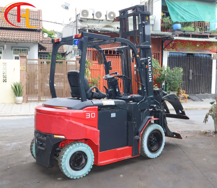 Xe nâng điện Nichiyu 3 tấn kẹp cuộn, nâng cao 4.5m, đời 2022