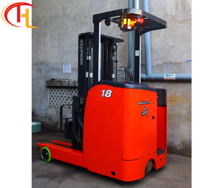 XE NÂNG ĐIỆN ĐỨNG LÁI 1,8 TẤN KOMATSU