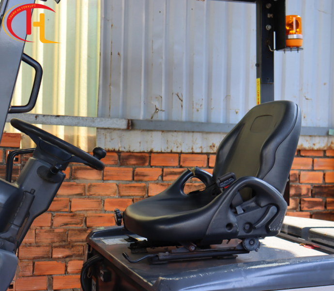Xe nâng điện Unicarries 2.5 tấn nhập bãi