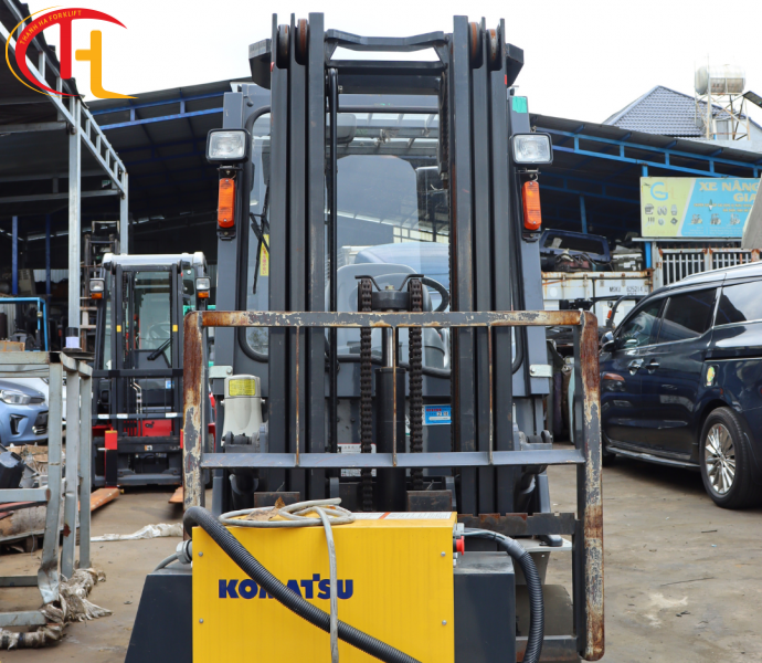 Xe nâng điện Unicarries 2.5 tấn nhập bãi