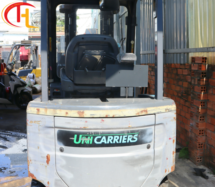 Xe nâng điện Unicarries 2.5 tấn nhập bãi