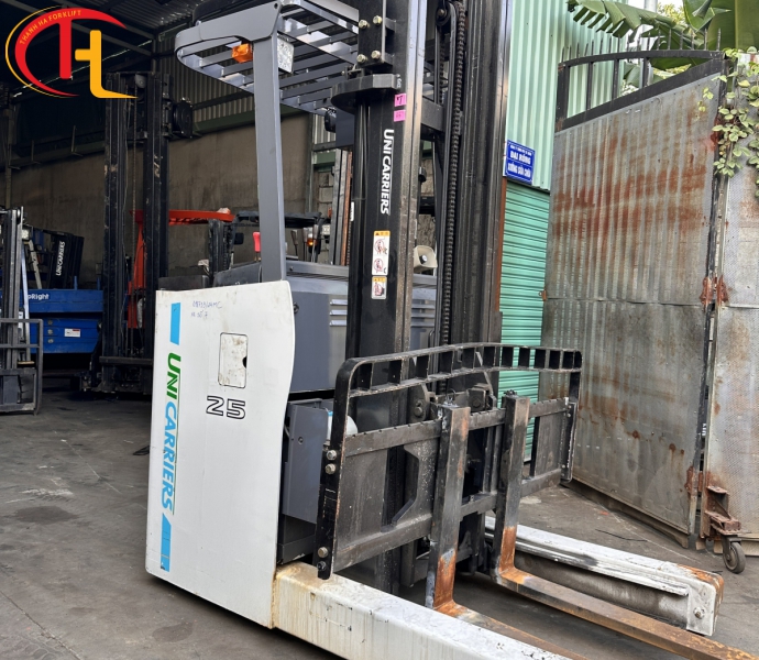 Xe nâng điện đứng lái Unicarriers 2.5 tấn nâng cao 4 mét