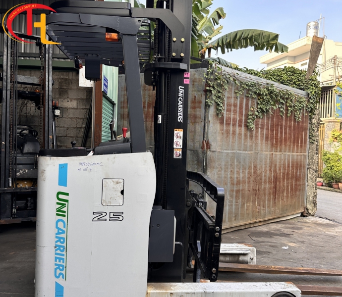 Xe nâng điện đứng lái Unicarriers 2.5 tấn nâng cao 4 mét