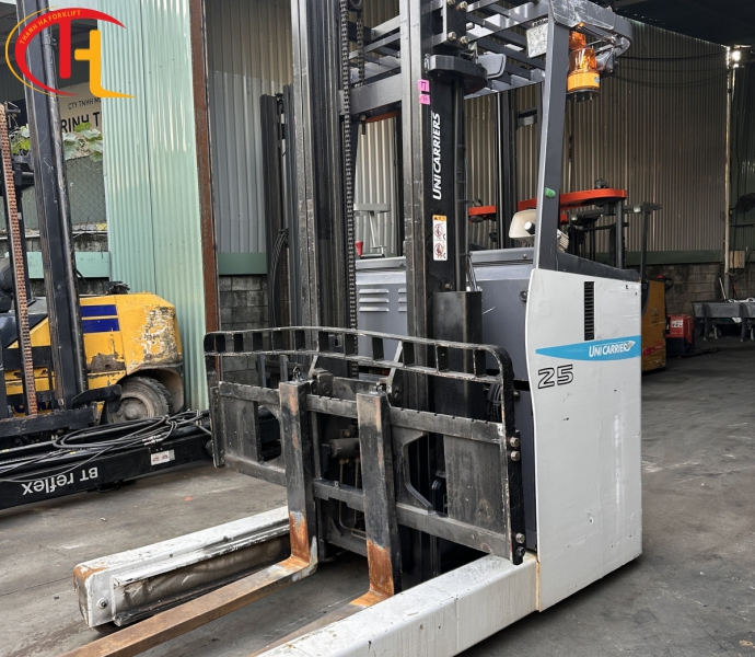 Xe nâng điện đứng lái Unicarriers 2.5 tấn nâng cao 4 mét