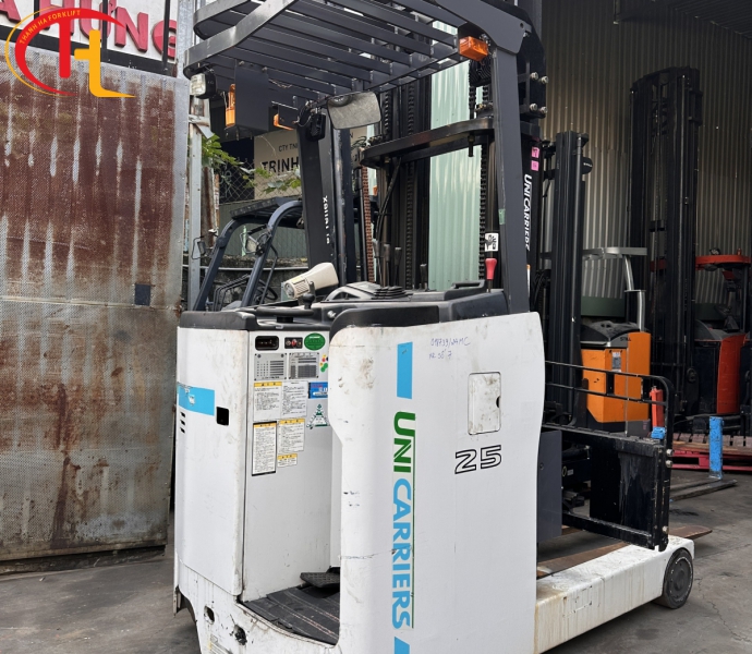 Xe nâng điện đứng lái Unicarriers 2.5 tấn nâng cao 4 mét