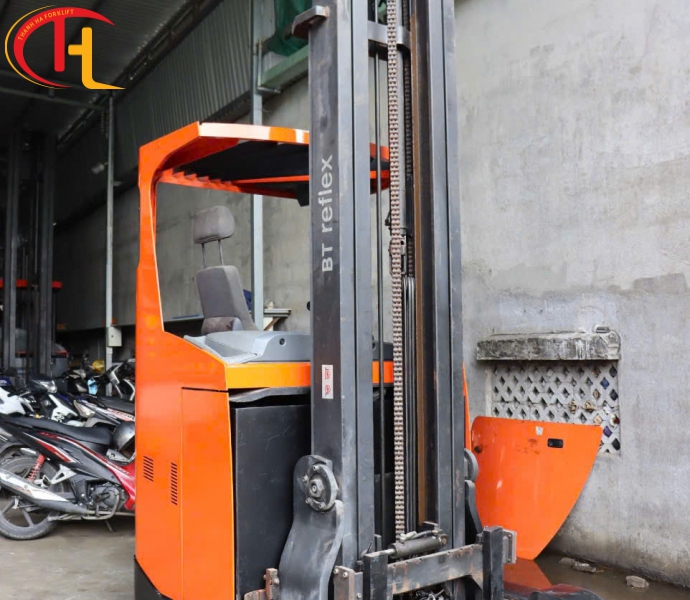 Xe nâng điện đứng lái BT