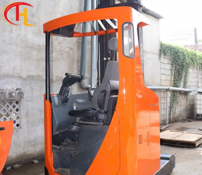 Xe nâng điện đứng lái BT