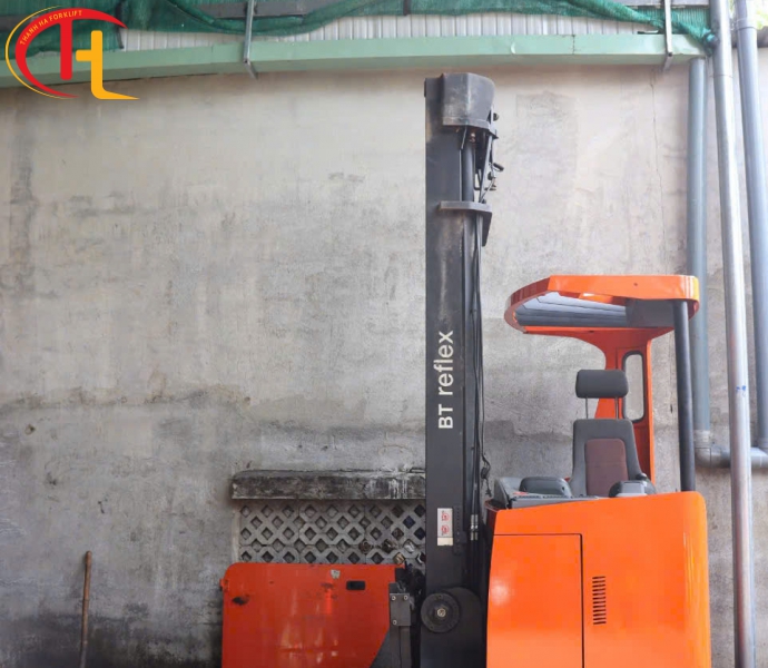 Xe nâng điện đứng lái BT