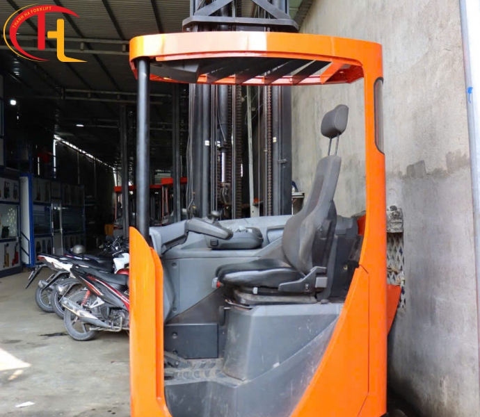 Xe nâng điện đứng lái BT