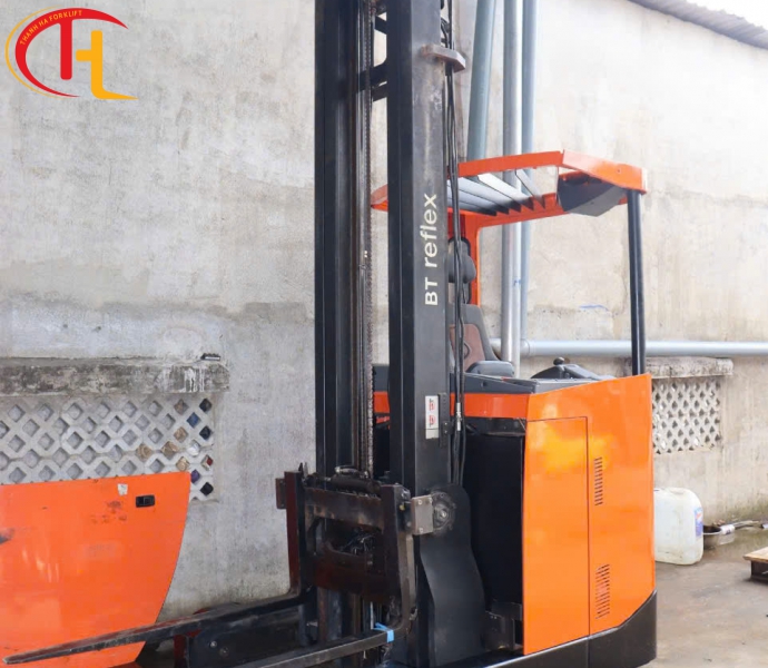 Xe nâng điện đứng lái BT