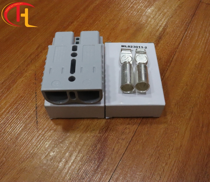 Giắc cắm nguồn ắc quy xe nâng điện