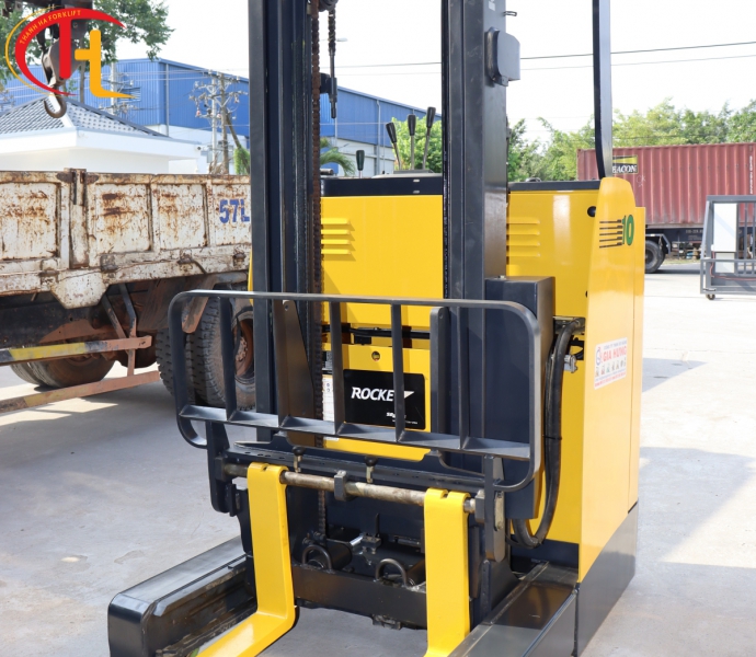 XE NÂNG ĐIỆN KOMATSU ĐỨNG LÁI 1,3 TẤN
