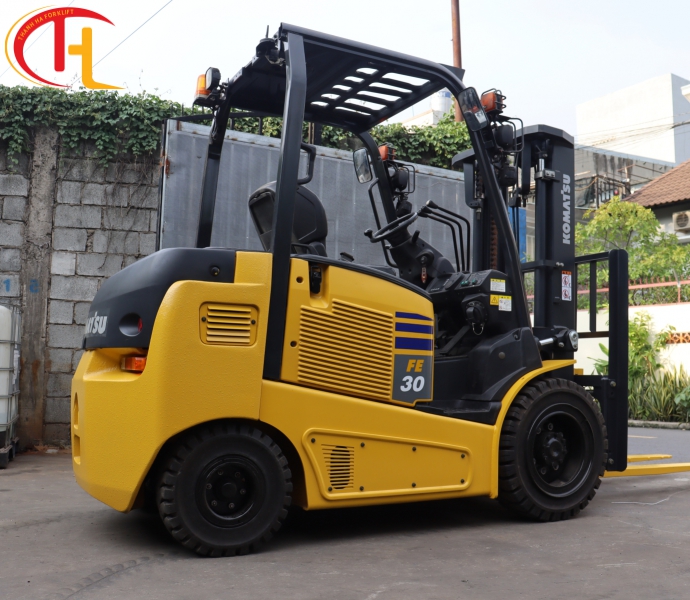 XE NÂNG ĐIỆN KOMATSU 3 TẤN FE30