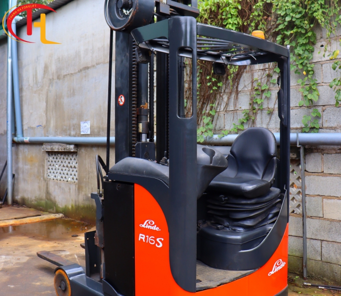 Xe nâng điện Linde ngồi lái 1,6 tấn