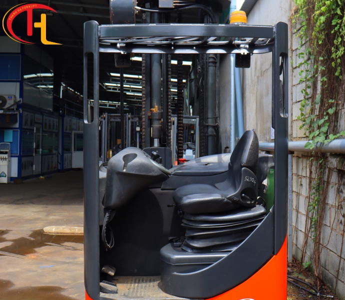 Xe nâng điện Linde ngồi lái 1,6 tấn