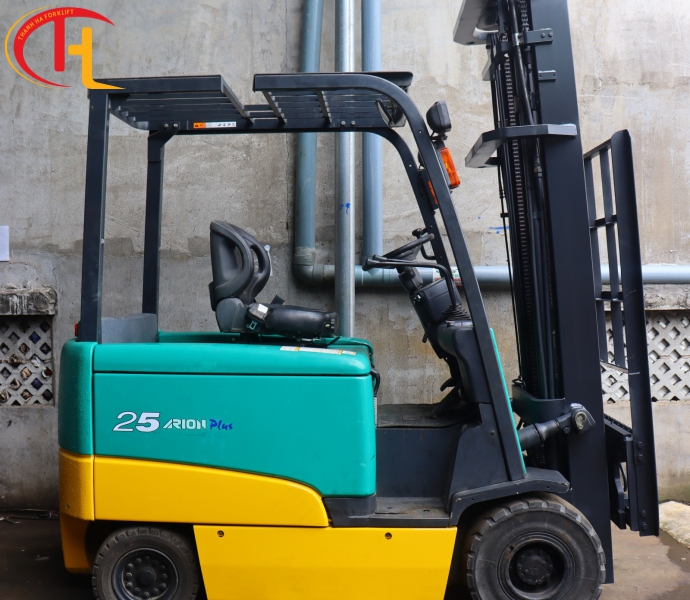 XE NÂNG ĐIỆN NGỒI LÁI 2,5 TẤN KOMATSU