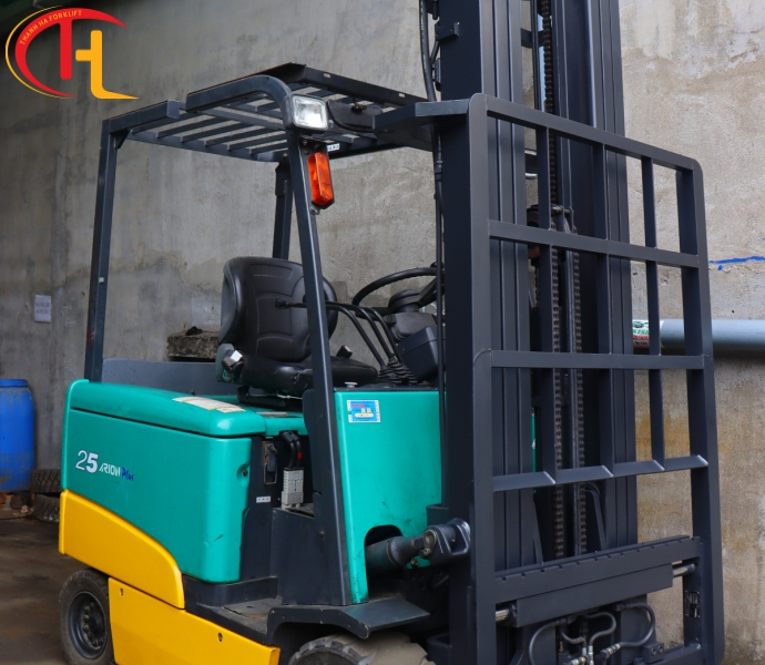 XE NÂNG ĐIỆN NGỒI LÁI 2,5 TẤN KOMATSU
