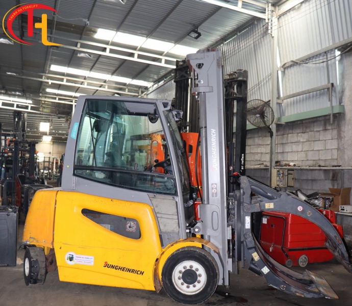 Xe nâng kẹp 4.0 tấn 
