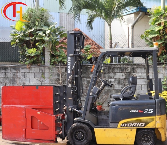 XE NÂNG KẸP VUÔNG 2,5 TẤN