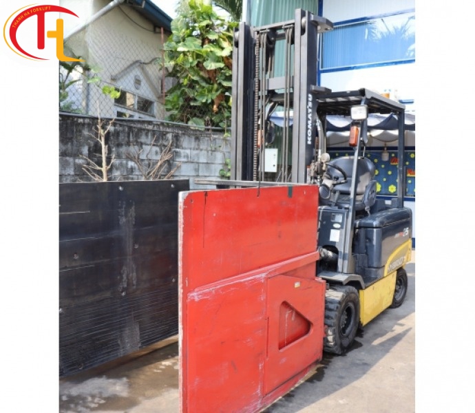 XE NÂNG KẸP VUÔNG 2,5 TẤN
